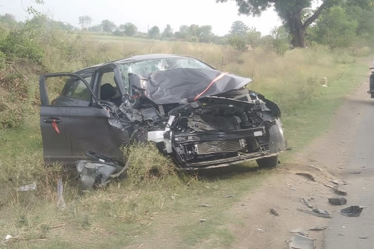 Unknown vehicle hit car in narsinghpur