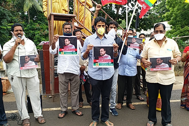 TDP members protesting(darna) for Atchennaidu arrest at thanuku in weast godavri district