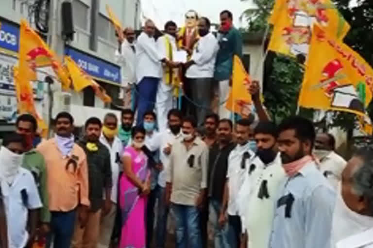 tdp cadre protest against acchennayudu arrest in payakarao pet vizag district