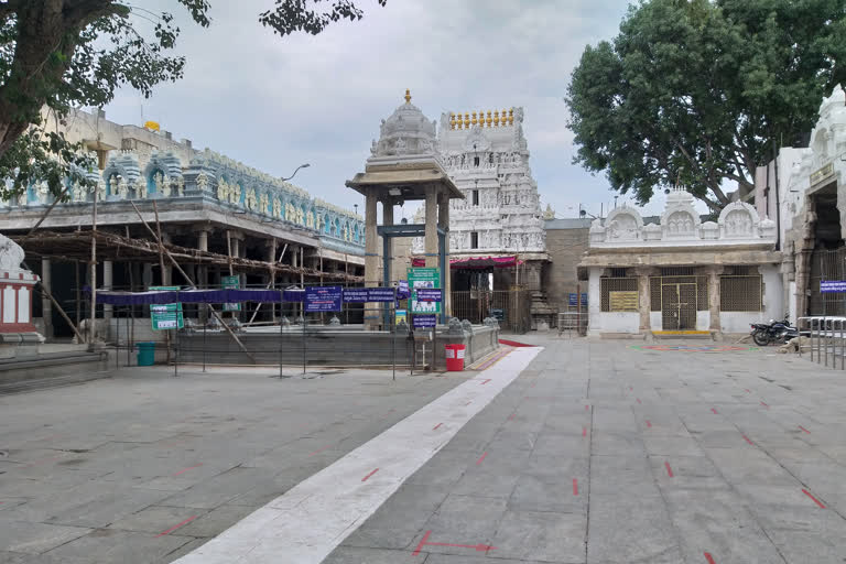 tirupathi govindaraja swamy temple closed for two days