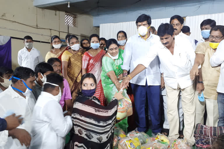 minister muttamsetti srinivasarao birthday celebrations in vizag