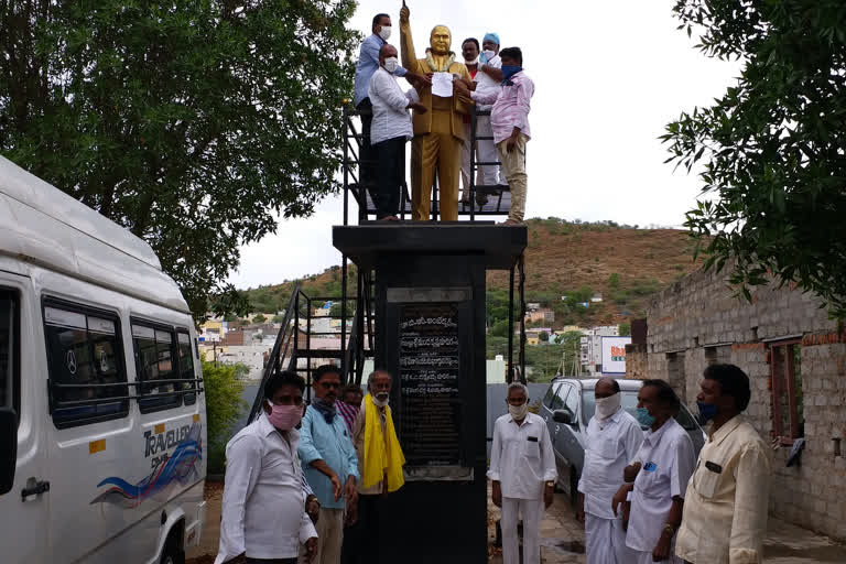 Kadapa tdp leaders protest