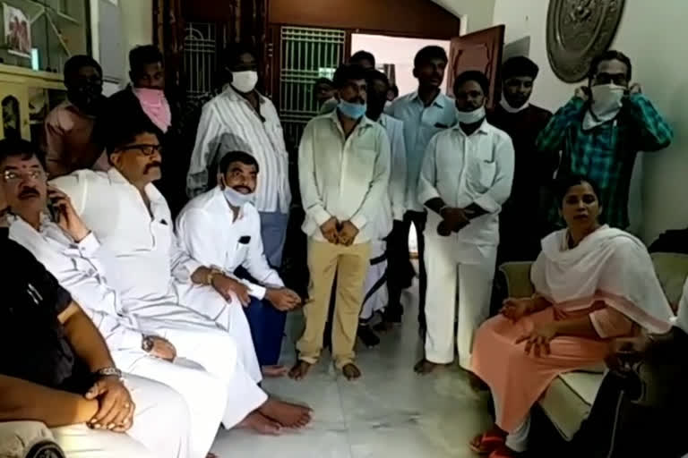 Tdp leaders visit Achenennadu house in srikakulam