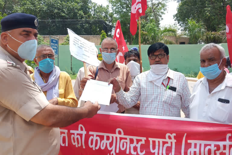 comrade protest for public demand in bhiwani