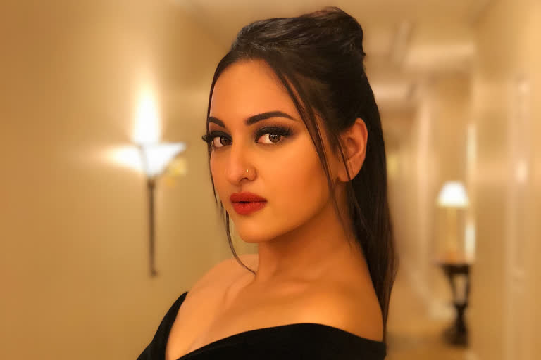 Sonakshi Sinha misses traveling with her bestie, shares a throwback photo