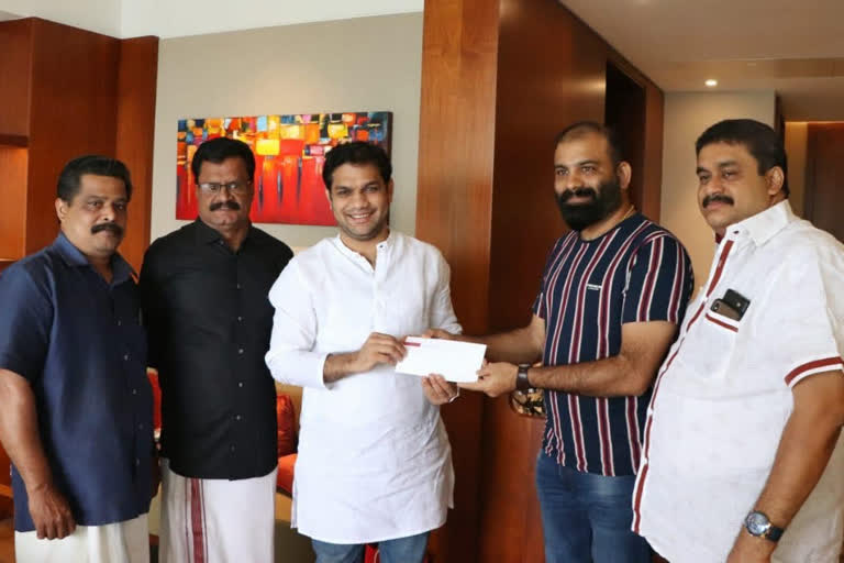 malayalam movie 'vellam' team hands over money to Hibi Eden MP's Tablet Challenge  ഹൈബി ഈഡന്‍ എംപി  ടാബ്‌ലറ്റ് ചലഞ്ച്  'വെള്ളം' ടീം  malayalam movie 'vellam' team