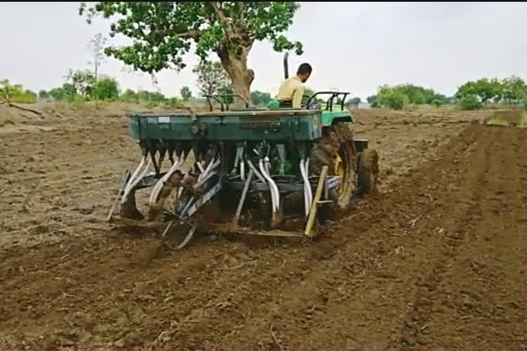 Heavy rain in hingoli district, farmers happy with rain