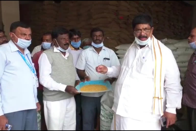 Minister gopalaiah visit to hosakote taluk hudi village