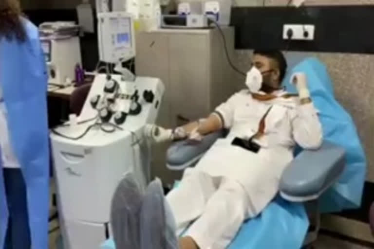 AAP MLA Vishesh Ravi donates plasma at AIIMS in Delhi