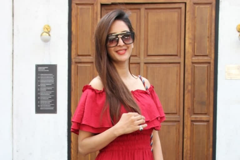 chahatt khanna urges for the boycott of chinese goods