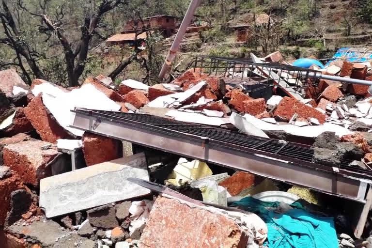 collapsed houses