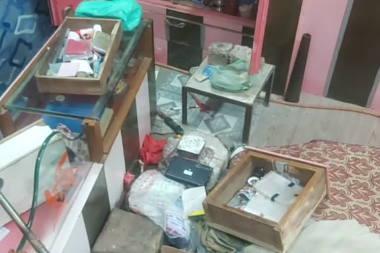 thieves targeted the jewelery shop, चोरों ने ज्वेलरी शॉप को बनाया निशाना