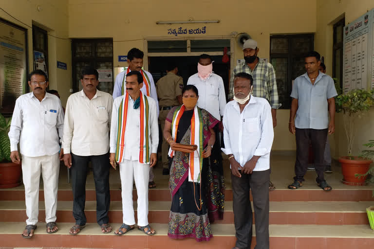 congress leaders arrested in bhadradri district to stop them from jaldeeksha