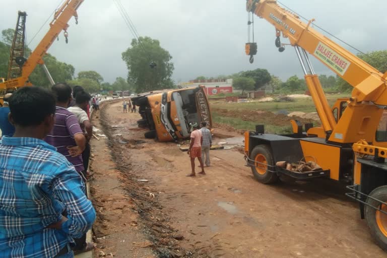 bus from kolkata to sasaram crashed