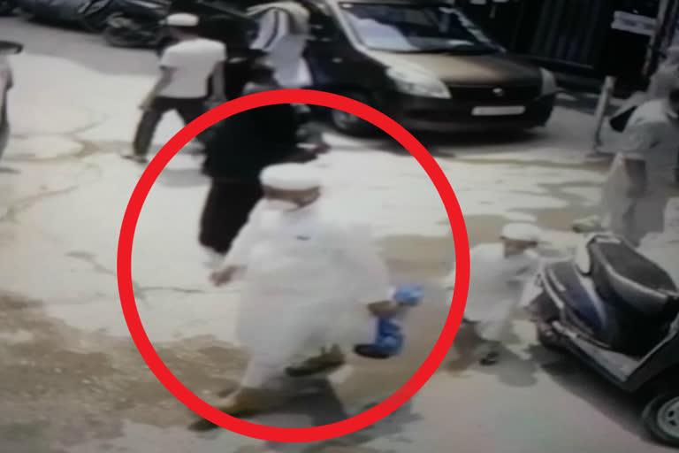 maulana saad seen in a cctv footage in zakir nagar