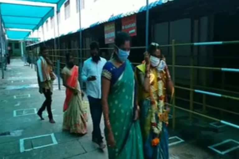 annavaram devotees asking advance payments returns because of lockdown