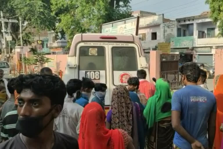 3 died and 4 injured in truck hits tractor trolly in hardoi