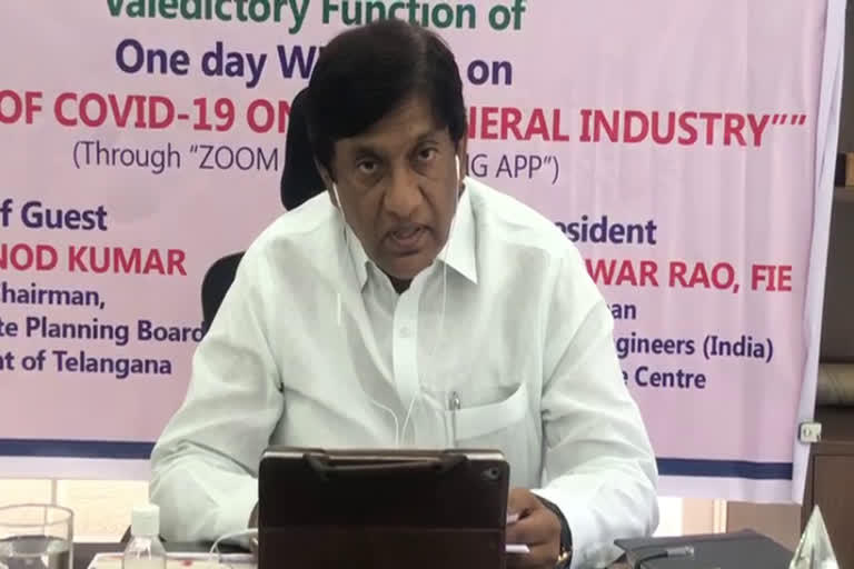 vinod kumar in valedictory function one day webinar on impact of covid-19 on mineral industries