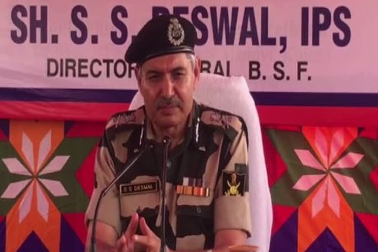 DG BSF reviews security along India-Pak border in Gujarat