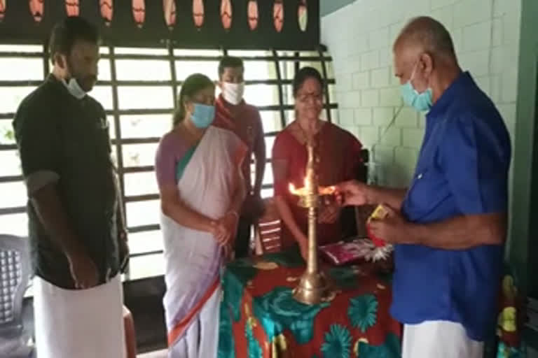 മലപ്പുറം  എഴുത്തുകാരി വത്സല നിലമ്പൂർ  "പാതിരാപൂക്കള്‍"  നഗരസഭാ ചെയര്‍പേഴ്‌സണ്‍ പദ്മിനി ഗോപിനാഥ്  Valsala Nilambur  malppuram