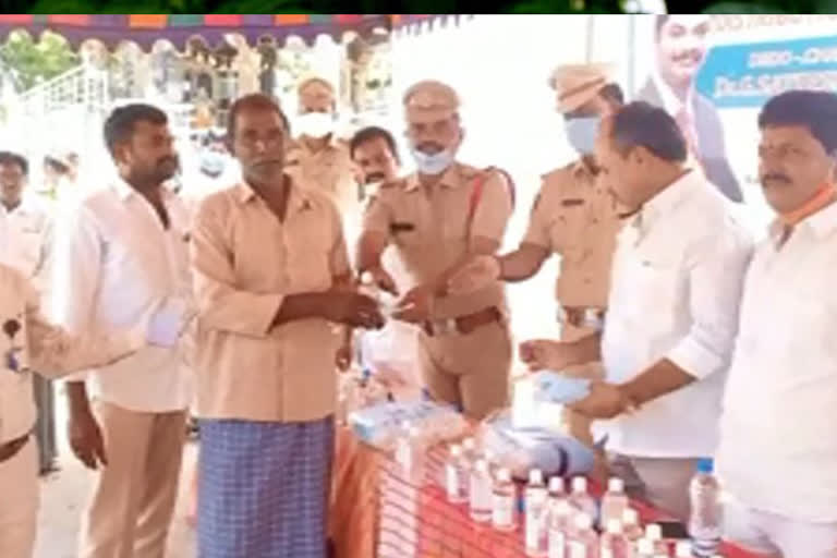 drdo chairman satish reddy distributed masks in mahimaluru nellroe district