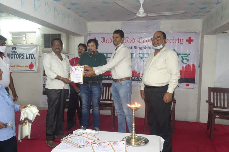 Blood donors honored on the occasion of Blood Donation Day in jamshedpur