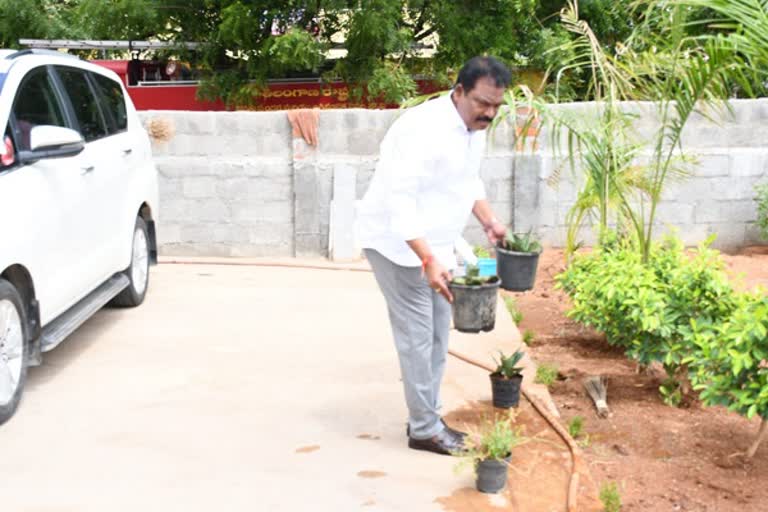 mla sunke ravishankar clean his camp office at choppadandi in karimnagar