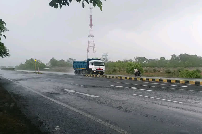 Heavy rain in amravati district, farmer happy with rain