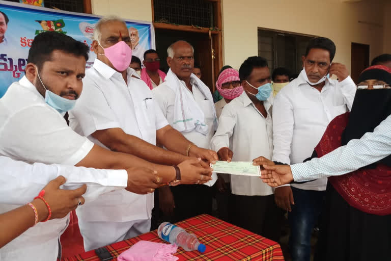 Kagaznagar MLA Koneru Konappa Distributes Kalyanalakshmi checks for Beneficiaries