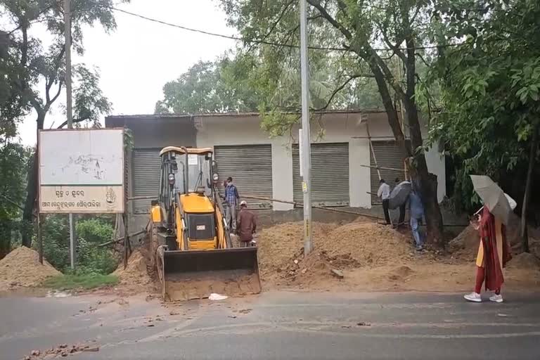 demolition-of-illegal-construction-by-keonjhar-administration