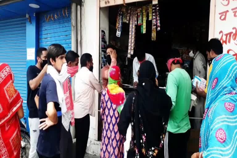 Social distortion stripped in jaipur,  Social distortion stripped at ration shops,  jaipur news,  Rajasthan news,  Social Distancing