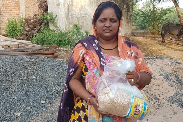 The Aravalli administration gave ration kits to 28 widows woman of Bayad