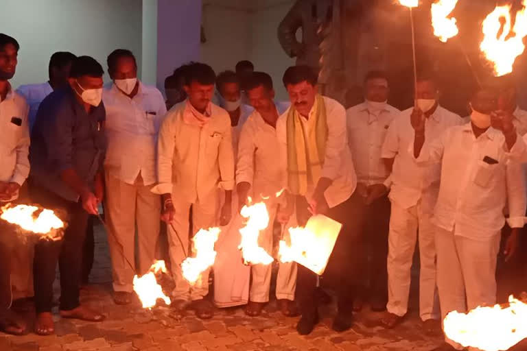 tdp leaders protest with rags