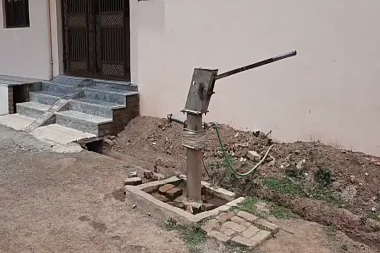 Councilor's relatives capture government hand pump