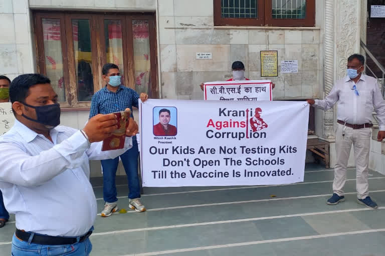parents protested against school opening at govindpuri