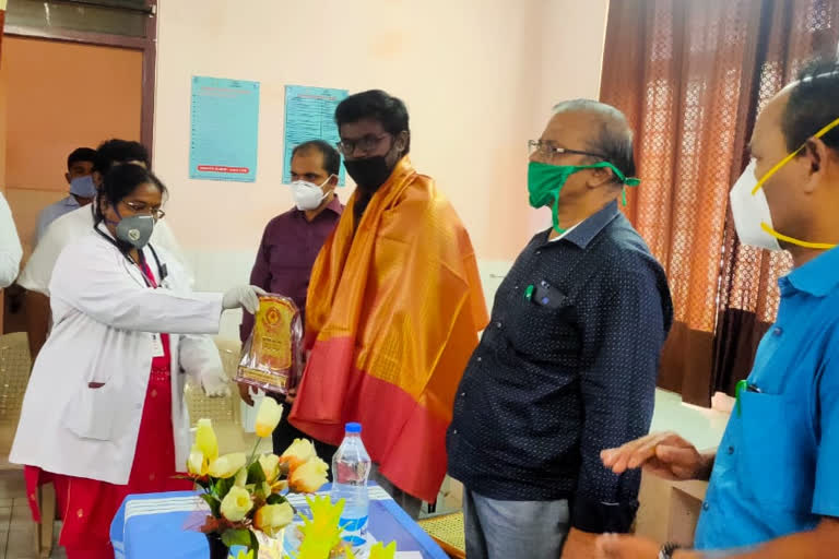 ntr hospital superintendent praised blood donors and fecilitated them