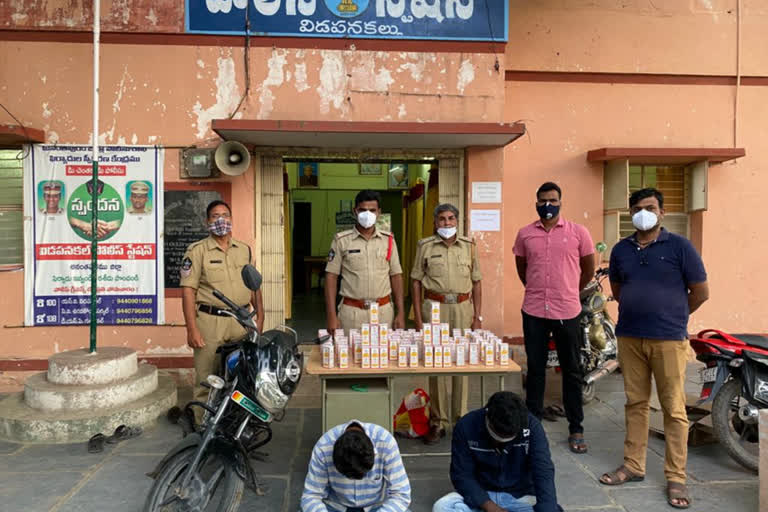 karnatka liquor seized in anantapur dst vidapanakal