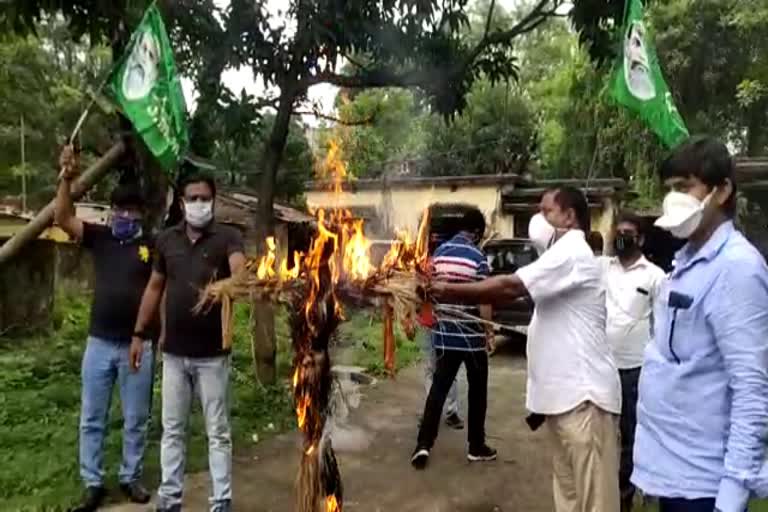 JMM burnt effigy of mayor in Dhanbad