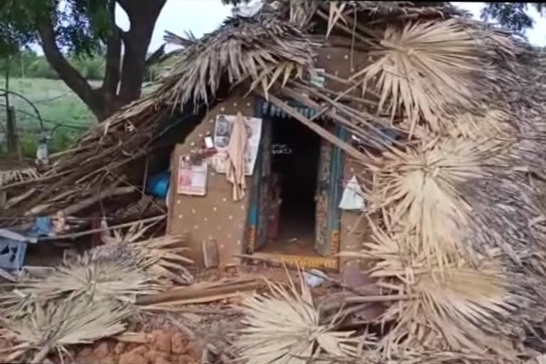 lorry collided a house