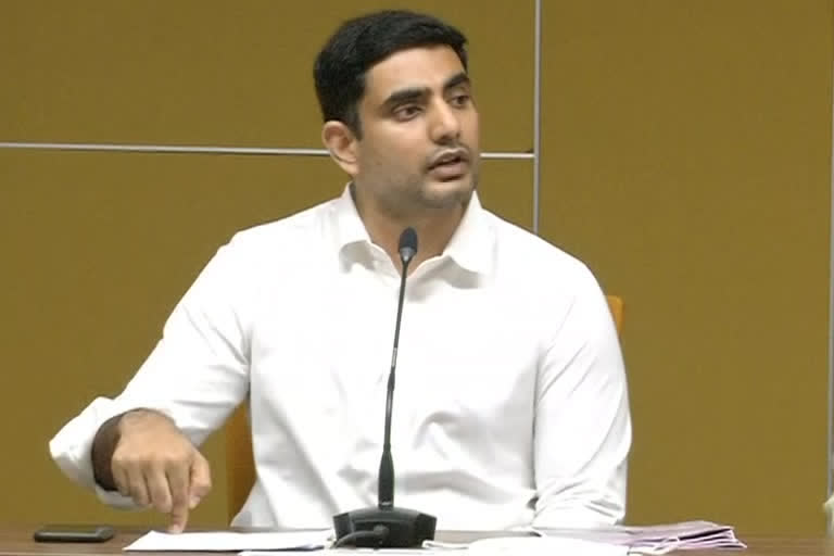 tdp lokesh meet with jc prabhakar family