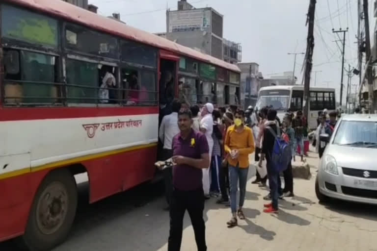 Migrant laborers returning home on rumors of curfew lockdown in Greater Noida