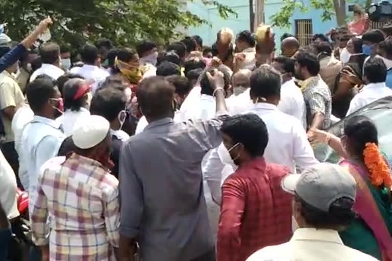 ysrcp leaders attack on mla velagapudi