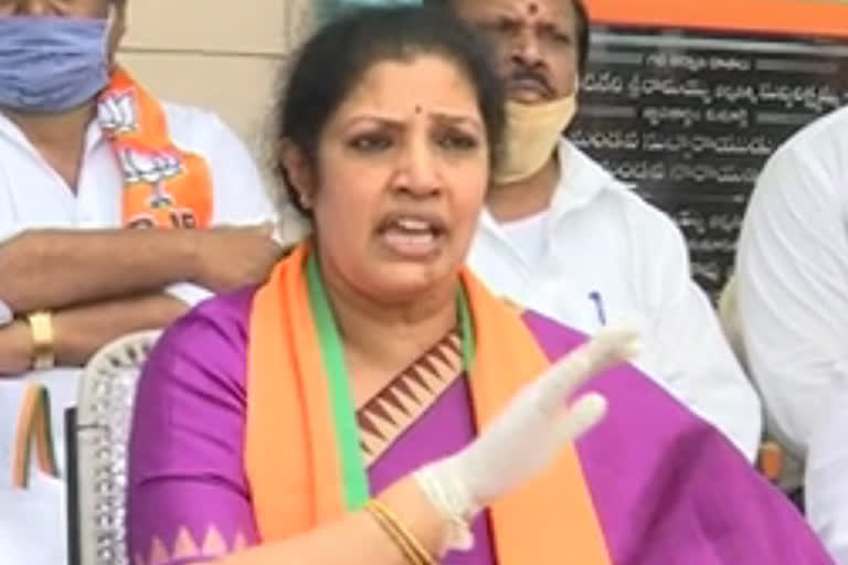 mahila morcha chief daggubati purandhareswari