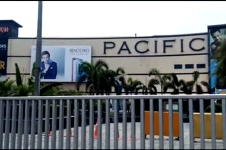 half Pacific Mall opened for fear of Corona and customer missing