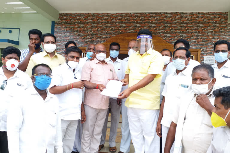 tdp leaders gave pleasing letter to mro officer in srikakulam dst pathapatnam about ycp govt