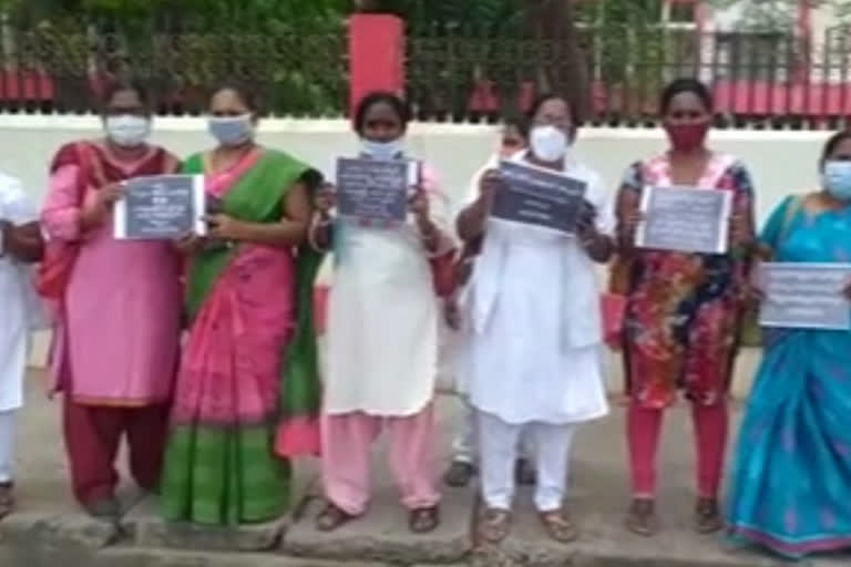 nurse protest for job regularization