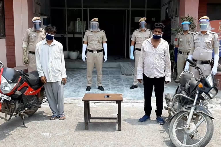 najafgarh police arrested two miscreants in theft case