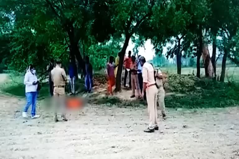 शव की शिनाख्त करती पुलिस.