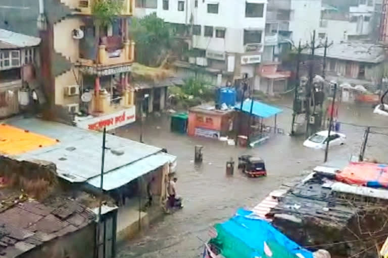 Rain batters Nasik waterlogging situation in Nasik Nasik news Nasik in rain മുംബൈ കനത്ത മഴ നാസിക്ക് കനത്ത മഴ നാസിക് മുനിസിപ്പൽ കോർപ്പറേഷൻ