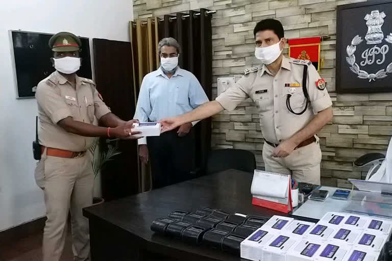 पेपर लेस हुई यातायात पुलिस